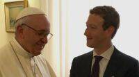 Facebook首席执行官马克·扎克伯格 (Mark Zuckerberg) 向教皇弗朗西斯 (Pope Francis) 赠送无人机