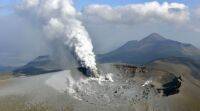 日本火山喷发在四个城市、城镇喷出火山灰