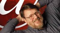 电子邮件发明家和互联网先驱雷·汤姆林森 (Ray Tomlinson) 去世，享年74岁